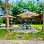 Hill Myna Holiday Park & Cafe