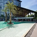 Citygate 2Br Pool View Condo B207-8