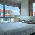 Beautiful Top Floor Corner Studio In Phuket Center