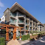 Seaview Duplex With Jacuzzi At The Charm Resort Patong