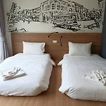 Kata Poshtel Phuket
