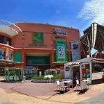 Quiet Patong Apartment Near Night Life & Good Food