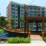 B704 Mountain View Apartment In Title