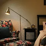 B704 Mountain View Apartment In Title