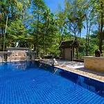 Classic Thai Style Cozy Villa Pool Garden