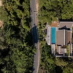 Lada Cliff Villa Malaiwana