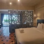 New Breakers Hotel Rawai