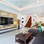 Villa White Pool