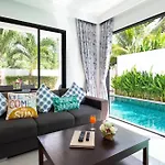 Villa White Pool