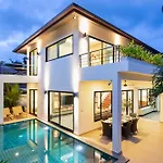 Villa White Pool