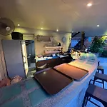 舒适安静的民宿/距离芭东海滩酒吧街100米/距离芭东海滩150米/中文房东/180度超大露台