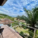 ฺbaan Waru Seaview Villa