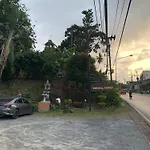 The Hill Resort 芭东希尔酒店