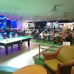 Oasis Guesthouse & Bar