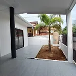 White House With 2Br1Bath Near Kathu Water Fall