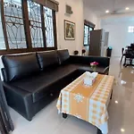 White House With 2Br1Bath Near Kathu Water Fall