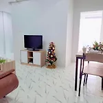 Phuket House And Home Apartment