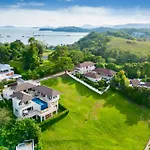 Stunning 5 Bedrooms Villa With Panoramic Sea View
