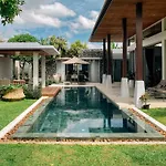Luxury Villa With Pool And Garden - Bl #93