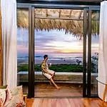 Sealord Naithon Beachfront Villa