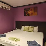 Hollywood Inn Love Patong