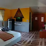 Ban Elephant Blanc Bungalow