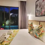 E Villa Near Bangtao Beach ,普吉高端社区邦涛区度假村私人泳池别墅