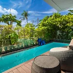 【Beach Front】海景沙滩别墅，私人泳池，免费早餐，女佣每日清洁，生活方便交通便利