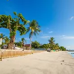 【Beach Front】海景沙滩别墅，私人泳池，免费早餐，女佣每日清洁，生活方便交通便利 B