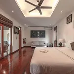 Luxurious 5-Bedroom , 24 Hour Security , Jacuzzi ! V45