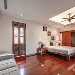 Luxurious 5-Bedroom , 24 Hour Security , Jacuzzi ! V45