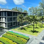 2 Bedroom Beachfront Apartment With Sea Views