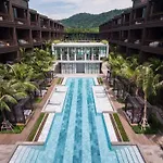 Luxury King Bed Apartment With Pool View And Sauna