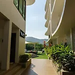 Luxury Lake Condo Next To Beach