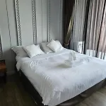 Lucky Holidays In Saturdays Residence