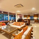 Coconut Palms Huge Swimming Pool And Pool Table V136