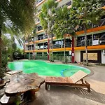 Apartment With Jungle And Pool View