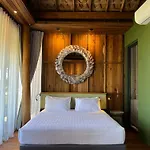 Sealord Naithon Beachfront Villa