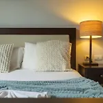 Exclusive Newly Renovated On Saiyuan Estate Resort V101