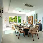Villa Beyond-Namaste 16 Bedroom Fully Staffed Seaview Villa
