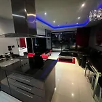 306 Promotion Modern 1 Bedroom Apartment In Bangla Road Patong Beach With Private Jacuzzi & Roof Top Pool