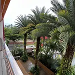 1 Bedroom Cozy Apartment Walking Distance To The Beach!