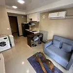 1 Bedroom Cozy Apartment Walking Distance To The Beach!