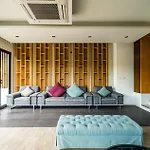 Top Floor Apartment At Aristo By Lofty