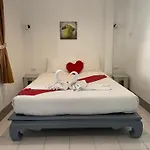 Deng\'S Budget Room