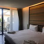Kata Beach Guesthouse-The Beach Condo
