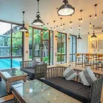 Luxury King Bed Apartment With Pool View And Sauna