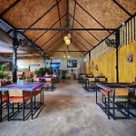 Bambus Restaurant, Bar & Hostel