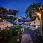 Bambus Restaurant, Bar & Hostel