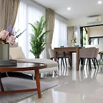 Friendly Townhouse Laguna Park